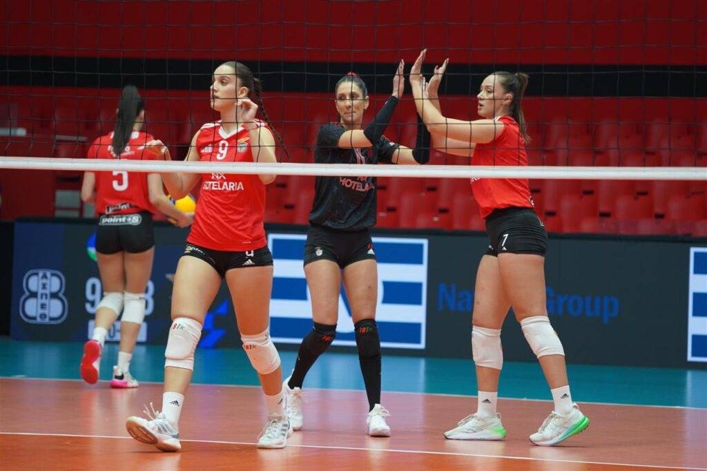 Galatasaray'da oynadı Fenerbahçe'de de Beşiktaş'ta da: Cansu Çetin imzayı attı 5